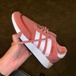 Brand new shoes never worn !! Light pink
